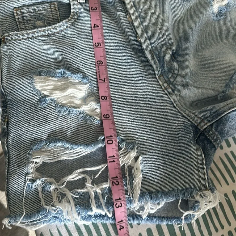 PacSun Women’s 90’s Girlfriend Distressed Light Wash Jean Shorts Size 25